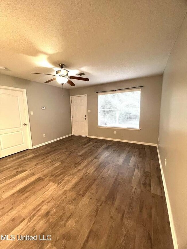 Building Photo - 4 Ivy Cove