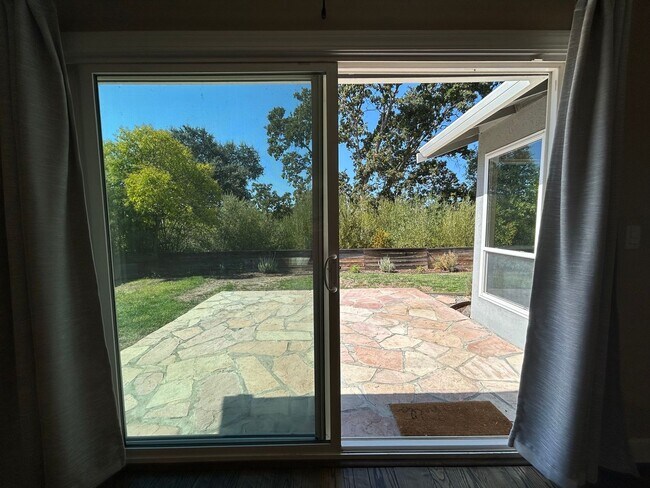 Building Photo - Recently Remodeled Single-Story 3/2 Gem in...