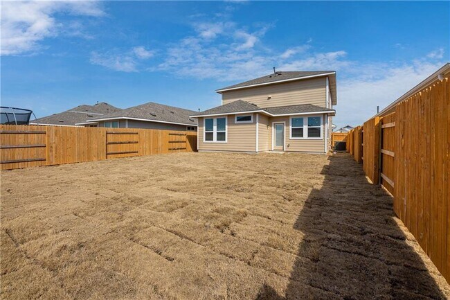 Building Photo - 220 Trailside Ln