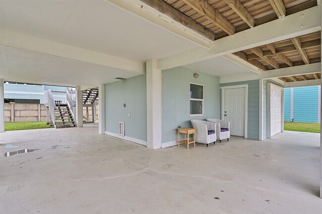 Building Photo - 16904 Beachcomber Dr