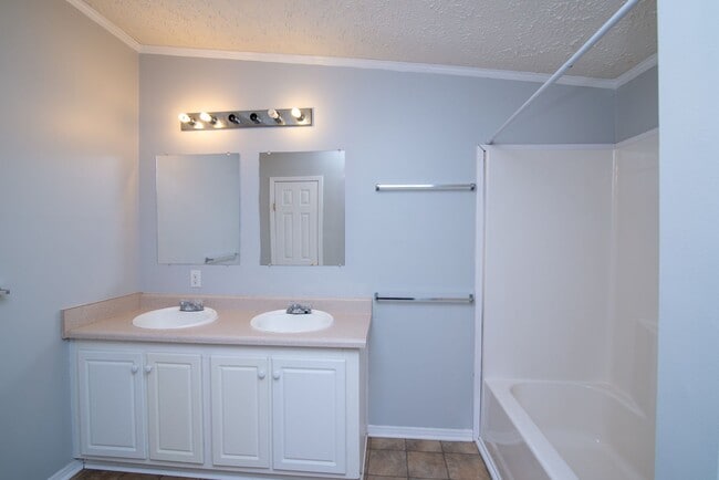 Building Photo - Nice 3BD/2BA Modular home near Lowes in Sylva available 5/1/26 for year long lease