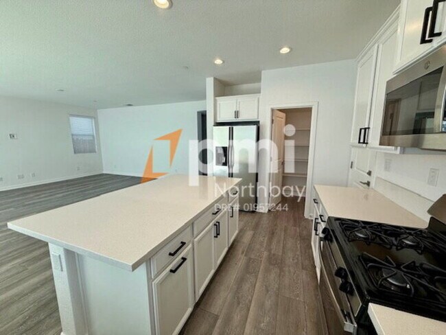 Building Photo - 707 Carnation Dr
