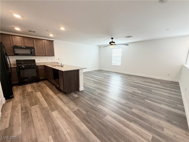 Building Photo - 4628 Woolcomber St