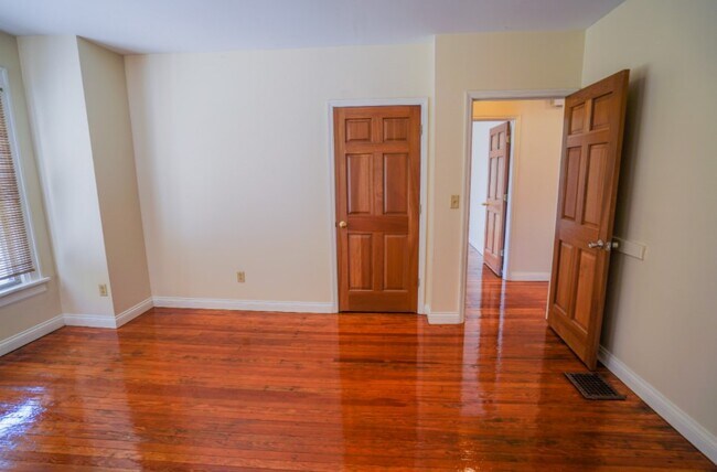 Building Photo - 72-72 1/2 E 14th Ave-SFH