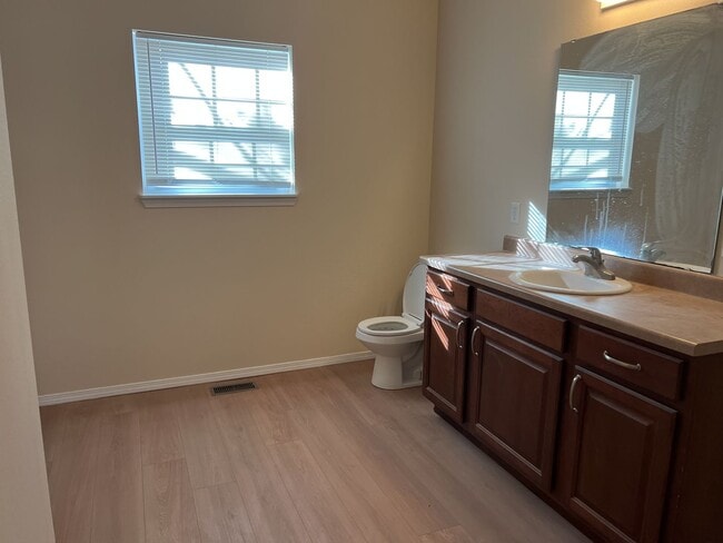 Building Photo - 1138 N Sherman Ave