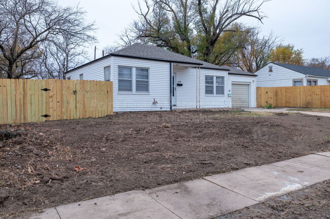 Building Photo - 619 N Glendale St