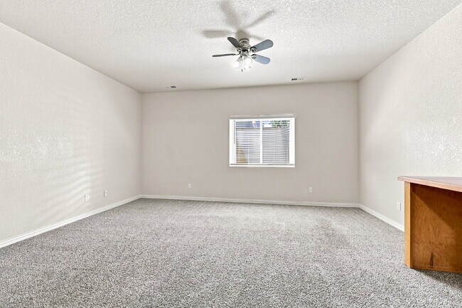 Building Photo - $3,040.95, 6 bed, 4 bath located in Colorado Springs