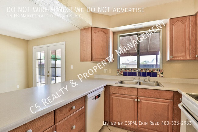 Building Photo - 217 E Fordham Dr