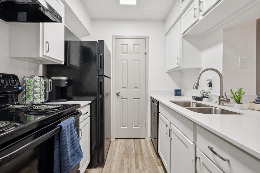 Building Photo - 9024 Northgate Blvd