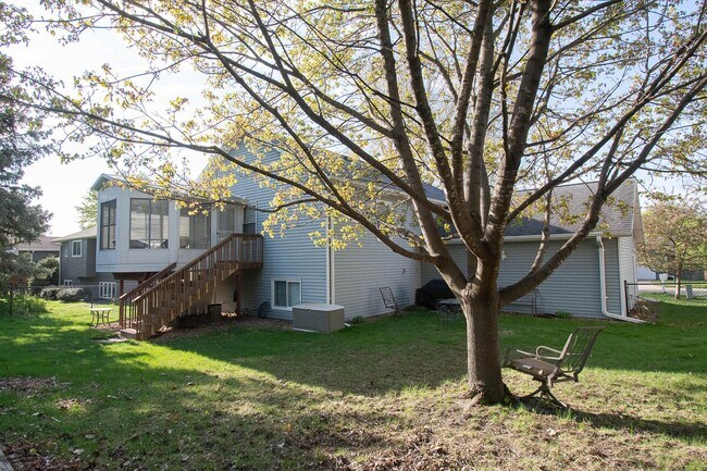 Building Photo - 3-Bedroom NE Rochester home with Sunroom, Fenced Backyard & Attached Garage