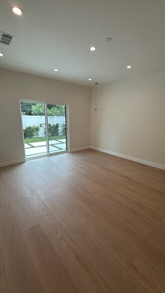 Building Photo - 5412 Fallbrook Ave