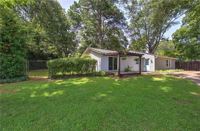 Building Photo - 447 Floyd St SE