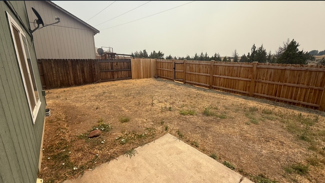 Building Photo - Spacious Strawberry Heights Duplex for Rent