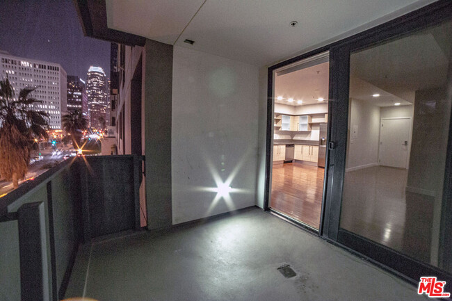 Building Photo - 1234 Wilshire Blvd