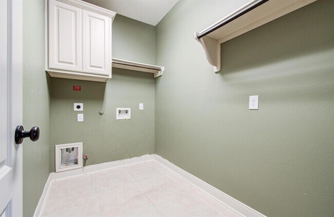 Building Photo - 4203 Scenic Valley Ln