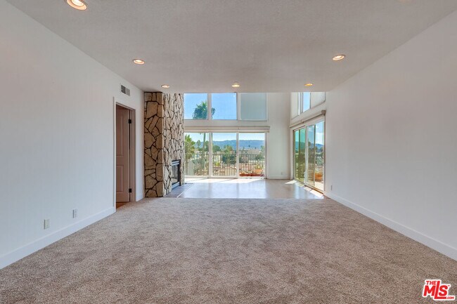 Building Photo - 230 S Catalina Ave