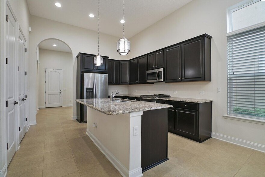 Building Photo - 45 Rinaldo Way