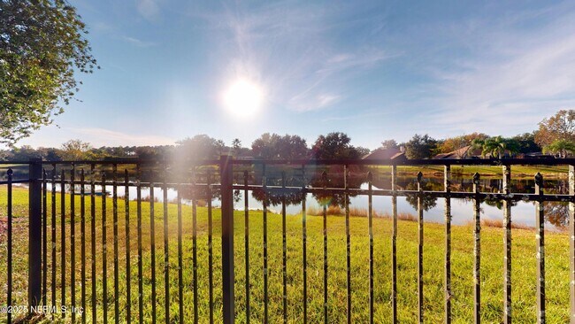 Building Photo - 281 Village Green Ave