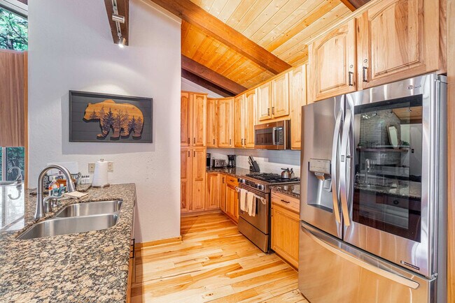Building Photo - 820 Oriole Way