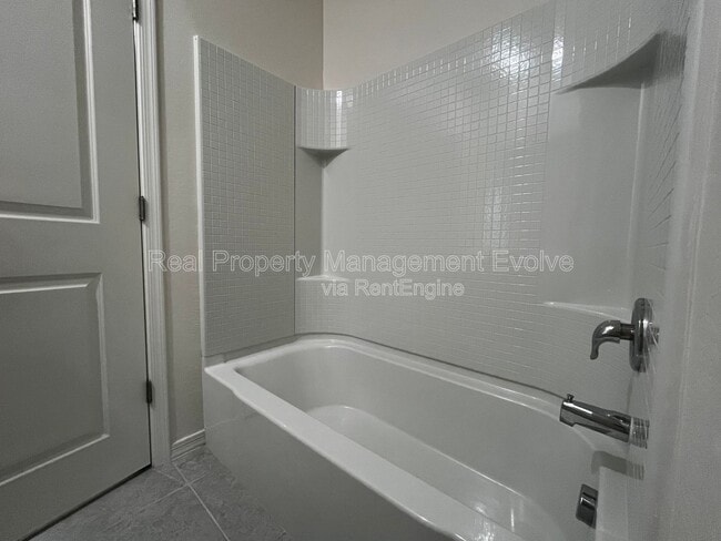 Building Photo - 19434 W Hazelwood St