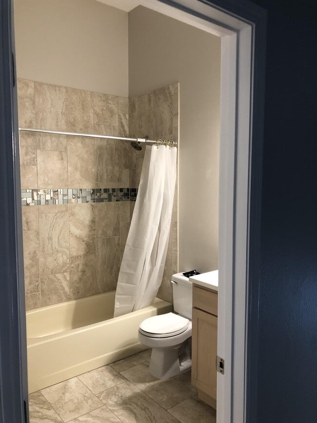 Building Photo - 2247 Villa Rosa Dr