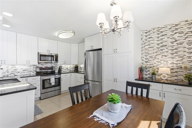 Building Photo - 5280 Coquina Key Dr SE