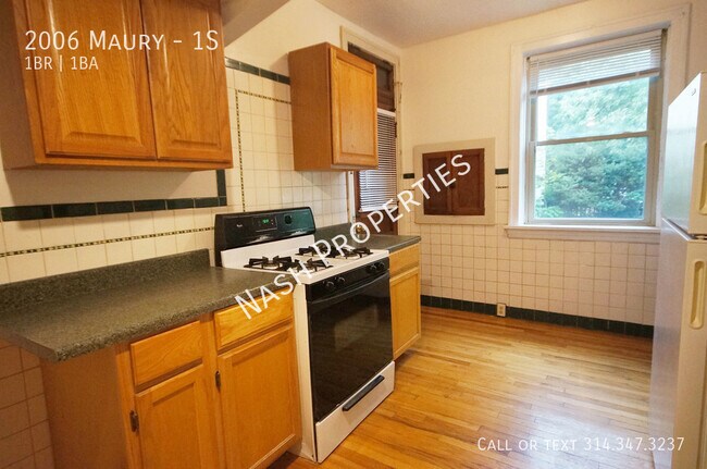 Building Photo - 2006 Maury-1S