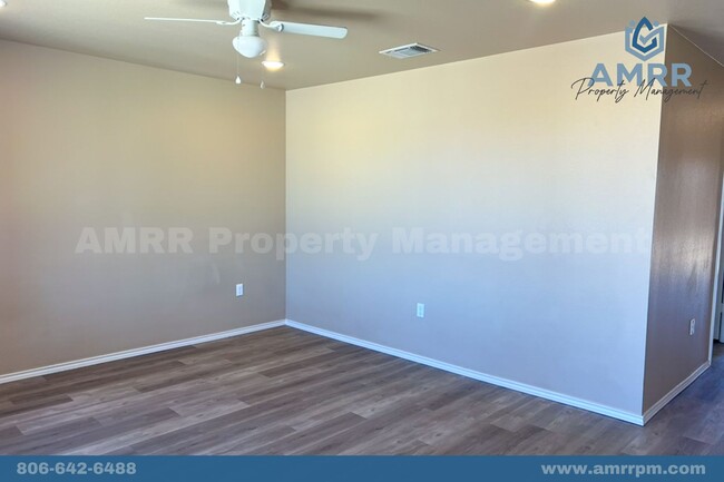 Building Photo - 3 Bedroom Home Available!