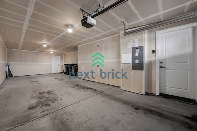 Building Photo - 3 Bed and 3 Bath Single Family Home is Available for Rent!