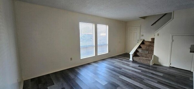 Building Photo - Tour Today! Newly Updated 2/1.5 Townhome i...