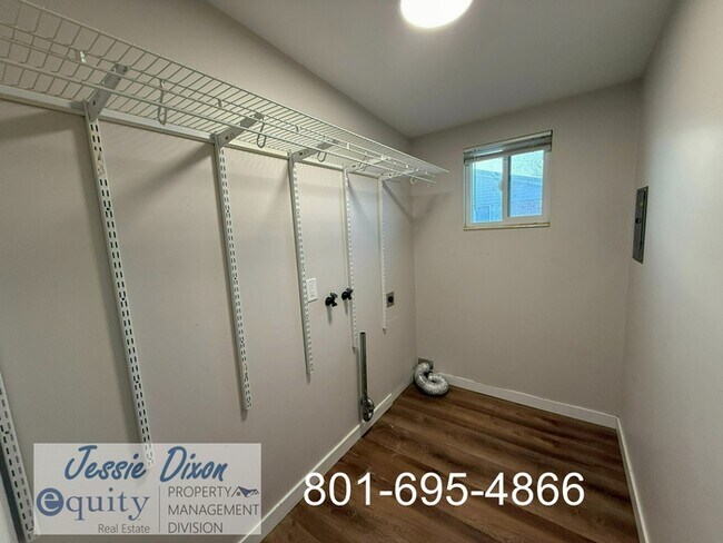 Building Photo - 364 Ann St