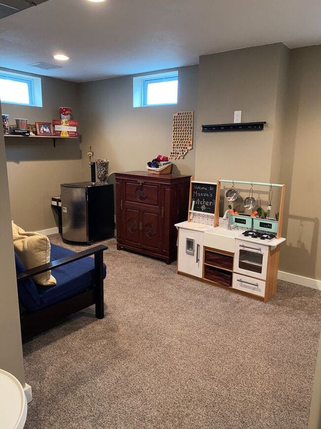 Building Photo - Single Family Home Available August 5th!