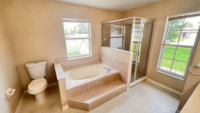 Building Photo - Huge!! 3 bedroom 2 bath in Deltona Lakes. ...