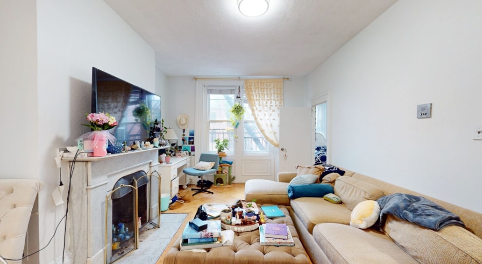 Primary Photo - 482 Beacon St