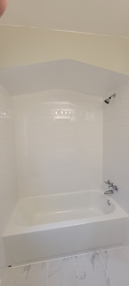 Building Photo - 9901 Yorkshire Rd