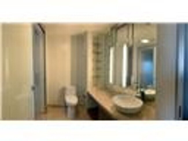 Building Photo - Beautiful 1-bed condo available at Veer