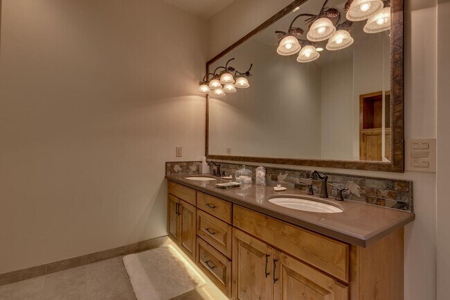 Building Photo - Incline Village Condominium:  2 Bedrooms, 2.5 Bathrooms, Low Elevation