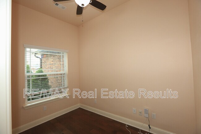 Building Photo - 2202 SW Tupelo Ave