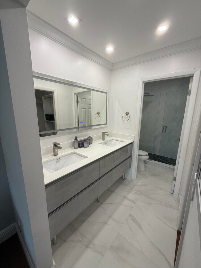 Building Photo - 12394 Westhampton Cir