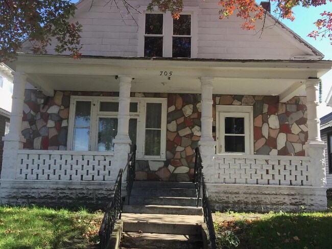 Primary Photo - 705 Madison St