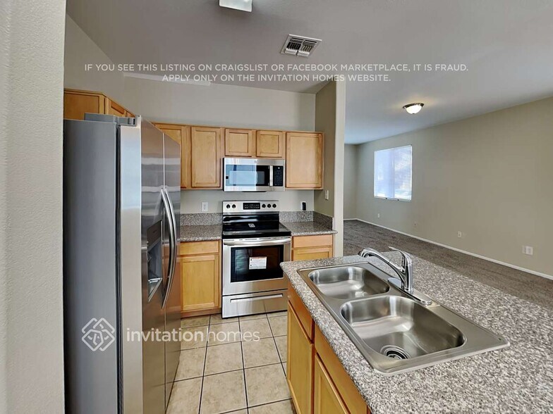 Building Photo - 1419 E Mobile Ln