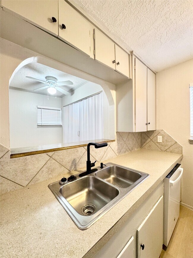 Building Photo - 1307 Willard St