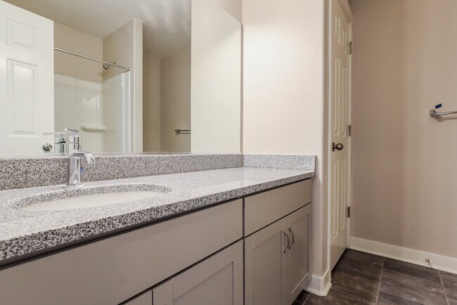 Building Photo - 5093 Summerdale Dr