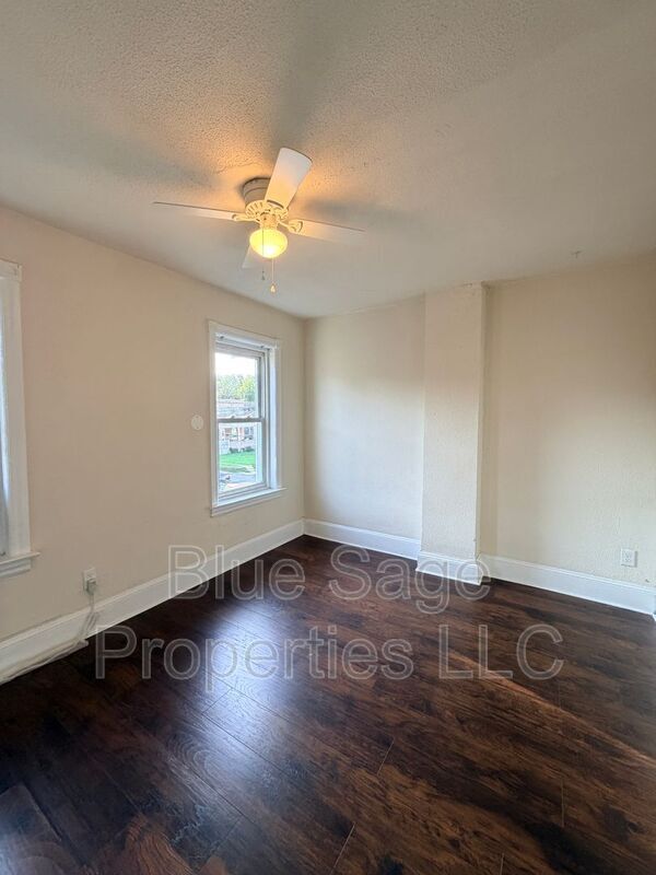 Building Photo - 758 Saville Ave