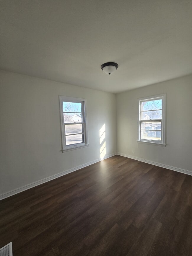 Building Photo - 511 Funston