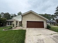 Building Photo - 908 Plateau Ln