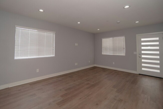 Building Photo - 7199 S La Cienega Blvd