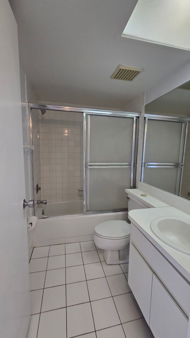 Building Photo - Nice 2/2 in the Gated East Lake Woodlands community