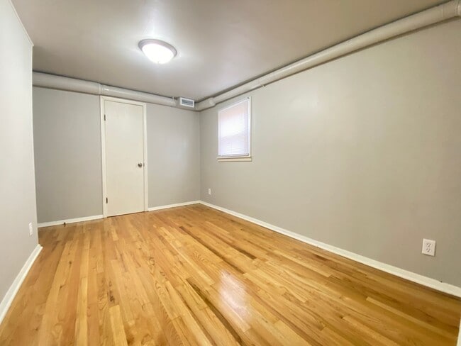 Building Photo - 4 Bed 1.5 Bath Home In Gary