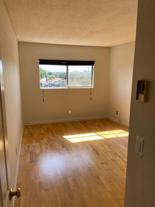 Building Photo - 6601 Springpark Ave